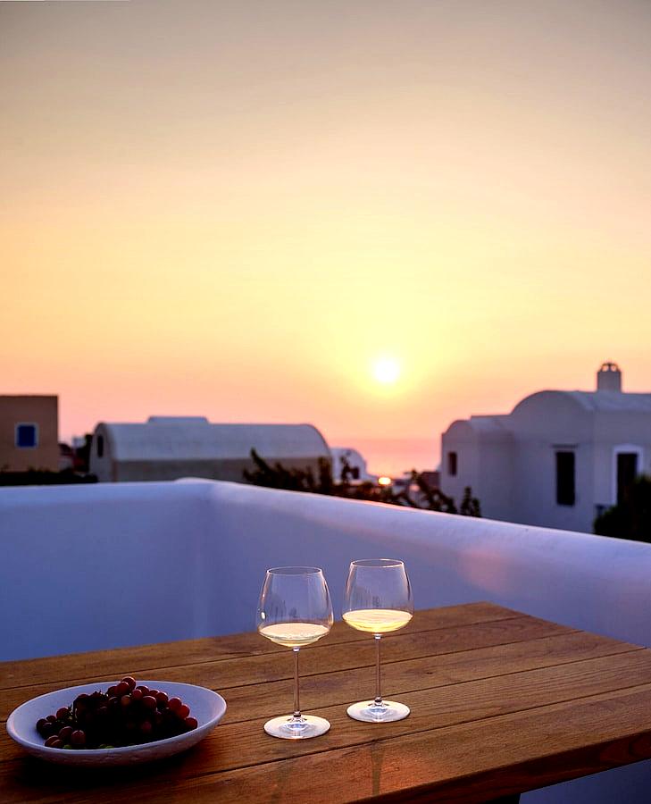 Oia Treasures Art Suites
